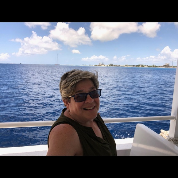 Meet your Posher, Jackie - Picture 2 of 2